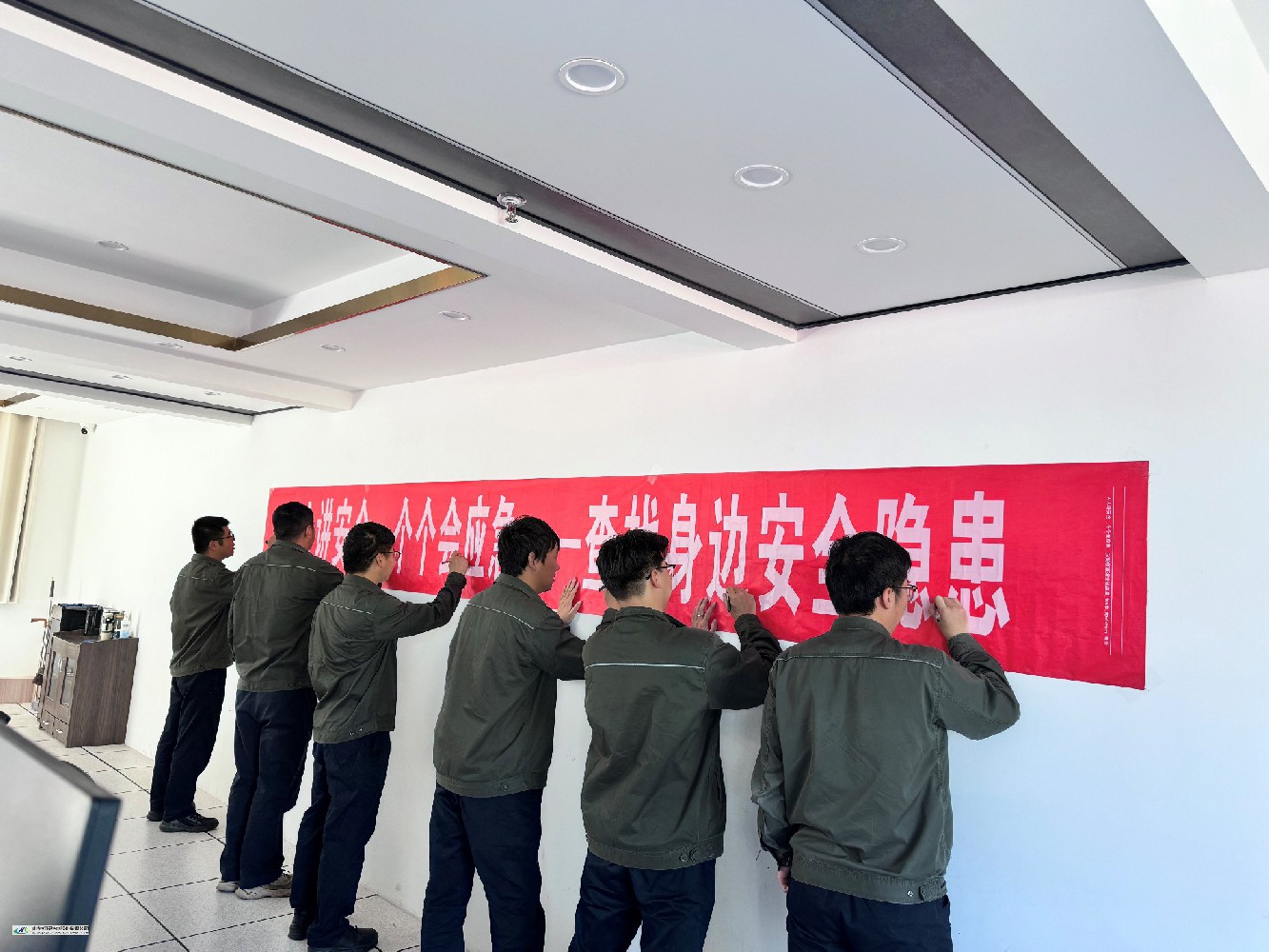 1755740996867641.jpg 1750297009293249.jpg